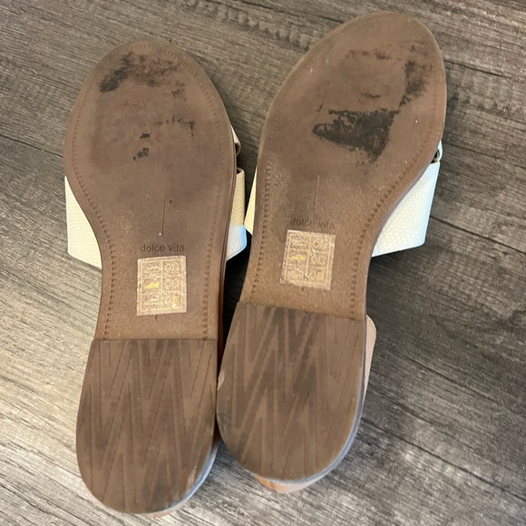 Dolce Vita Open-toed Flats - Picture 3 of 4